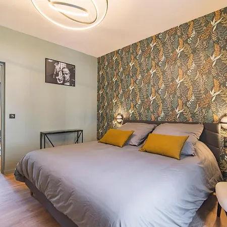Art Deco Lesage & Apartment